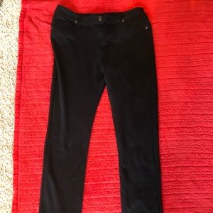 Black slim jeggings size medium